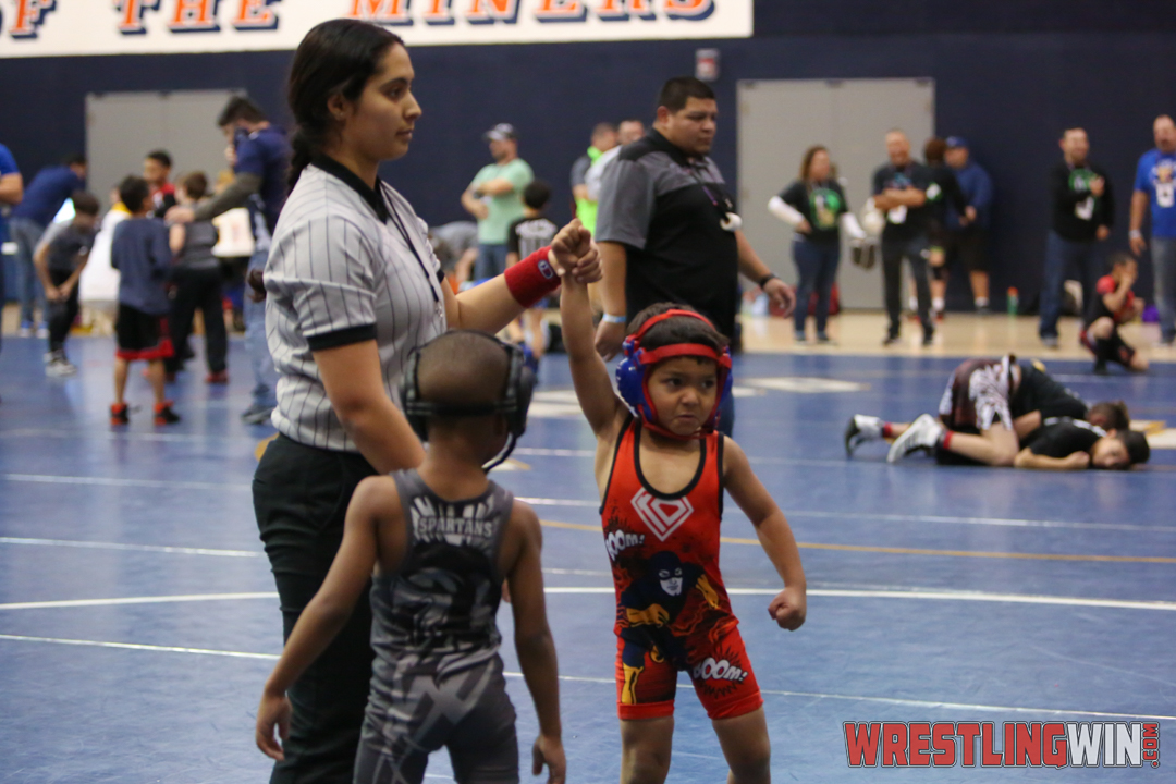 WrestlingWin-4002.jpg